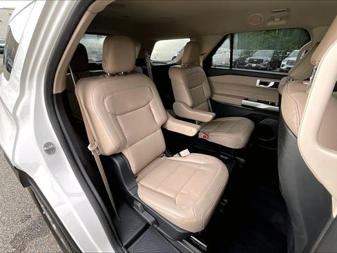 Certified 2020 Ford Explorer XLT w/ Equipment Group 202A RWD image 27