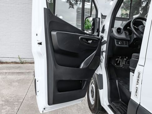 Used 2025 Mercedes-Benz Sprinter 2500 image 27