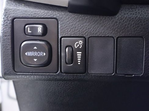 Used 2018 Toyota Corolla LE w/ Carpet Mat Package (TMS) FWD image 10
