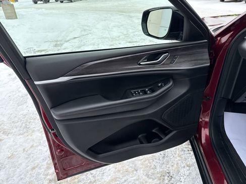 Used 2023 Jeep Grand Cherokee L Limited image 10