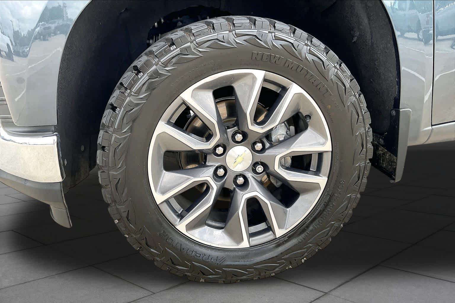 Used 2020 Chevrolet Silverado 1500 LT w/ Texas Edition RWD image 11