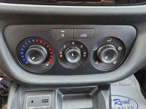 Used 2019 RAM ProMaster City Tradesman SLT FWD image 22