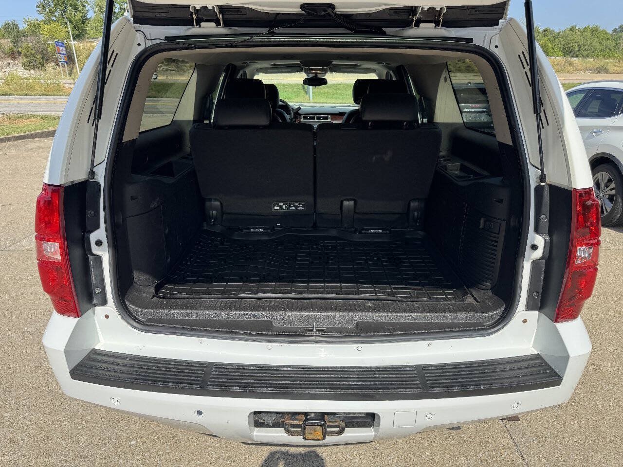 Used 2011 Chevrolet Suburban 2500 LT AWD/4WD image 18