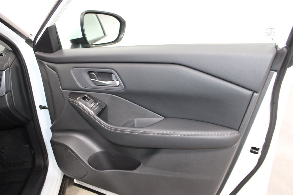 Used 2026 Nissan Rogue SV w/ Cold Weather Package FWD image 23