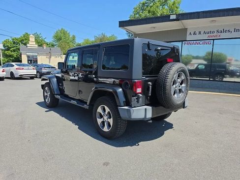 Used 2017 Jeep Wrangler Unlimited Sahara AWD/4WD image 5