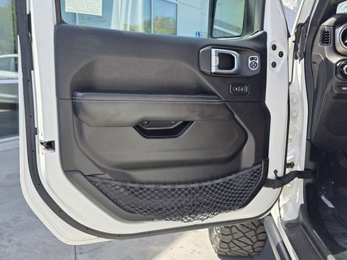 Used 2020 Jeep Gladiator Rubicon w/ Dual Top Group AWD/4WD image 11
