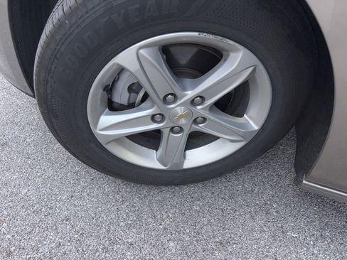 Used 2024 Chevrolet Malibu LT FWD image 38