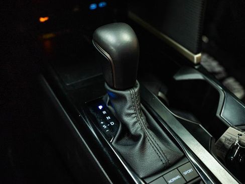 Used 2025 Toyota Camry SE image 21