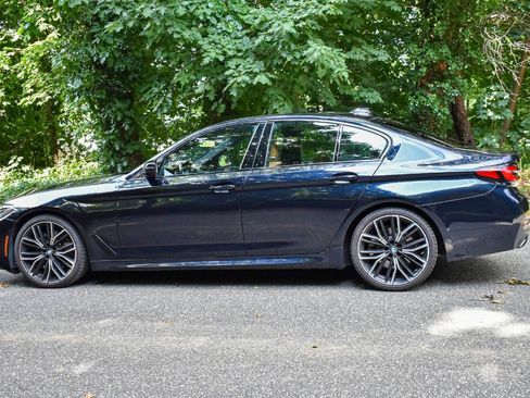Used 2021 BMW 530i w/ M Sport Package RWD image 5