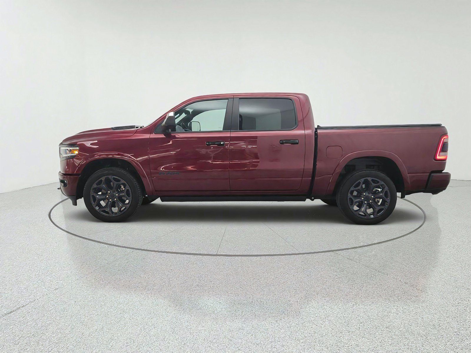 Used 2024 RAM 1500 Limited AWD/4WD image 8