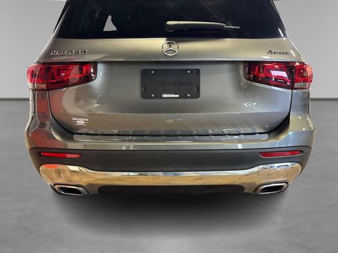 Used 2021 Mercedes-Benz GLB 250 4MATIC image 18