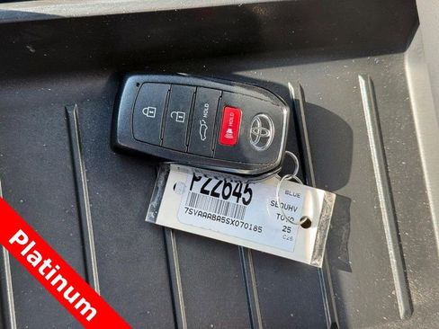 Used 2025 Toyota Sequoia Platinum AWD/4WD image 32