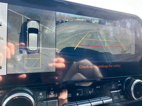 Used 2023 Toyota Highlander Limited image 16