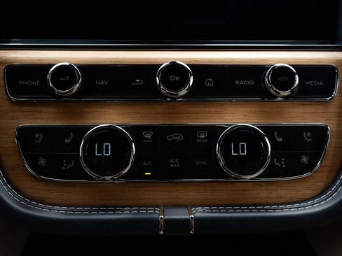 Certified 2023 Bentley Bentayga AWD/4WD image 37