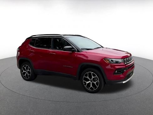 Used 2025 Jeep Compass Limited AWD/4WD image 2