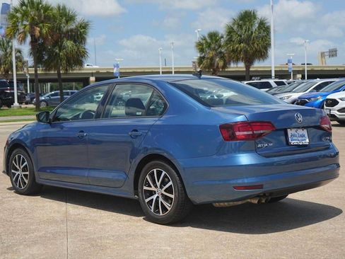 Used 2016 Volkswagen Jetta SE FWD image 4