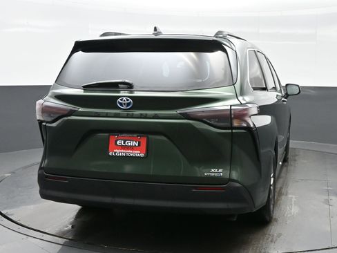 Used 2024 Toyota Sienna XLE image 5
