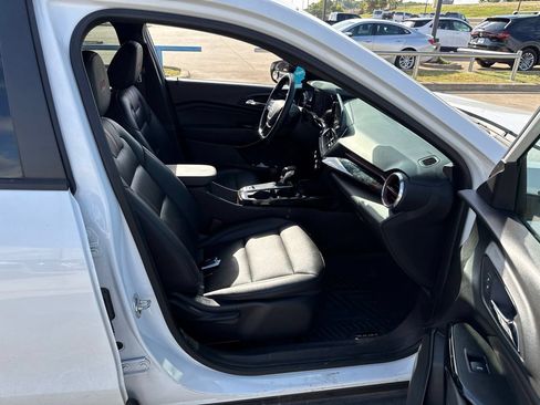 Used 2025 Chevrolet Trax RS FWD image 14
