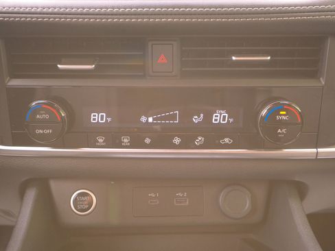 Used 2023 Nissan Rogue SV image 35