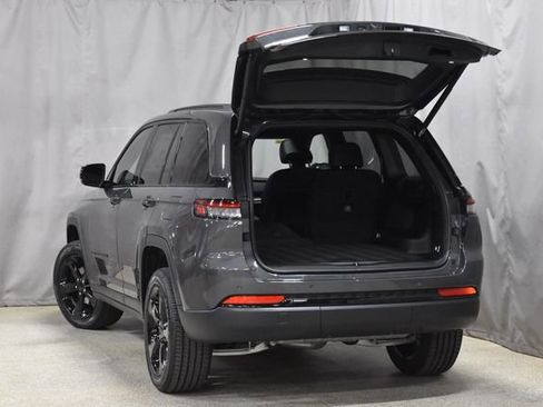 New 2025 Jeep Grand Cherokee Altitude w/ Trailer Tow Package image 28