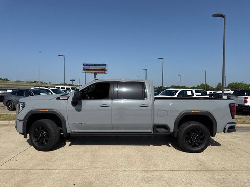 Used 2024 GMC Sierra 2500 AT4 w/ AT4 Premium Plus Package AWD/4WD image 3
