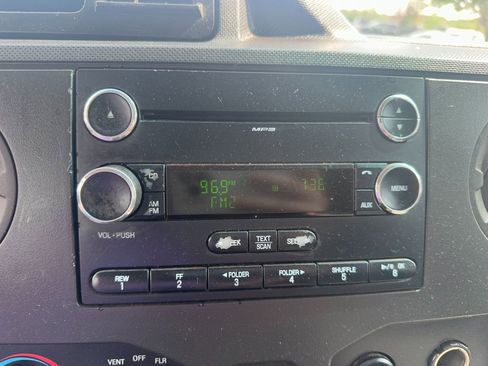 Used 2010 Ford E-350 and Econoline 350 XLT image 38