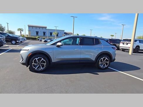 New 2026 Chevrolet Equinox EV LT image 17