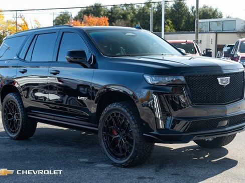 Used 2024 Cadillac Escalade V w/ LPO, ONYX Package image 4