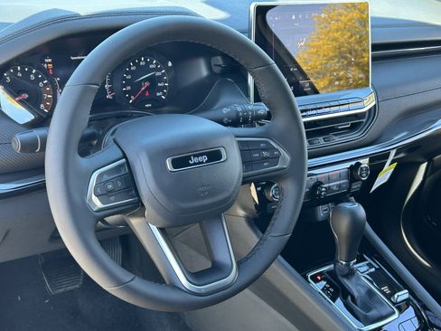 New 2026 Jeep Compass Latitude image 18