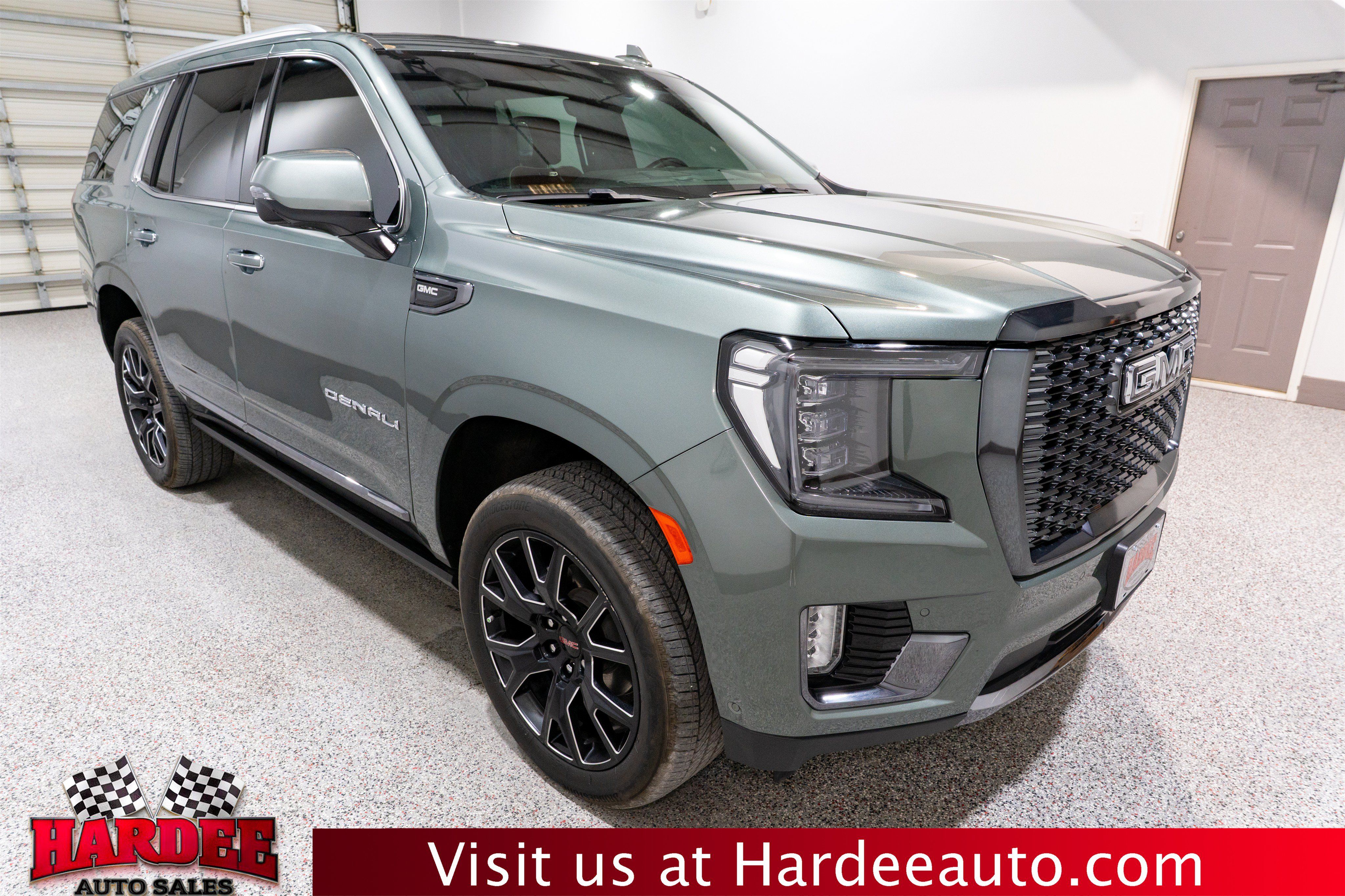 Used 2024 GMC Yukon Denali Ultimate AWD/4WD image 6