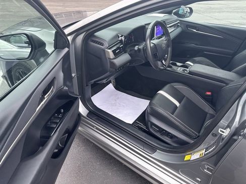 Used 2025 Toyota Camry SE image 12