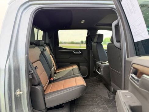 Used 2024 Chevrolet Silverado 1500 High Country w/ High Country Premium Package AWD/4WD image 9