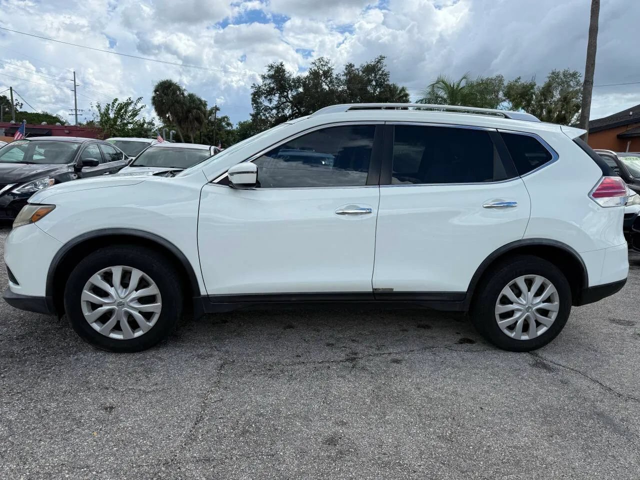 Used 2016 Nissan Rogue S w/ Appearance Package FWD image 4