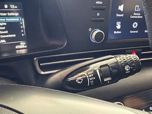 Used 2022 Hyundai Elantra SEL image 36