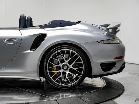 Used 2015 Porsche 911 Turbo S image 8