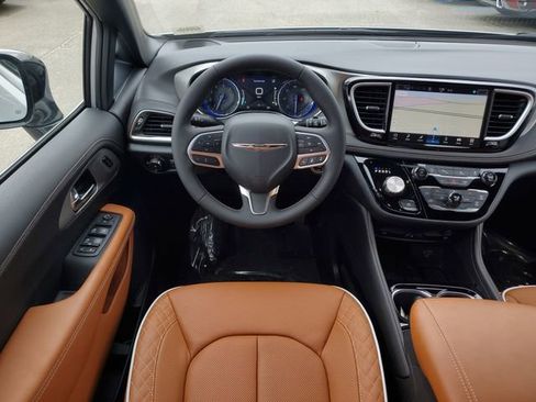 New 2026 Chrysler Pacifica Pinnacle image 17