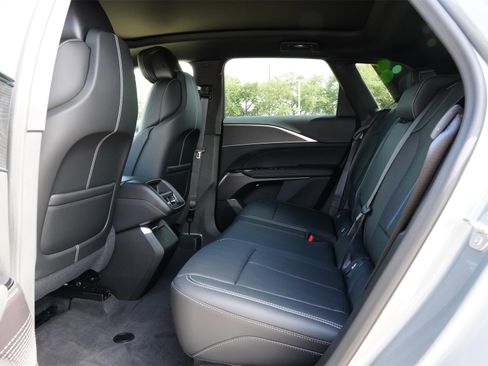 New 2025 Cadillac Lyriq Luxury image 20