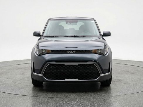 Used 2025 Kia Soul LX w/ LX Technology Package FWD image 2