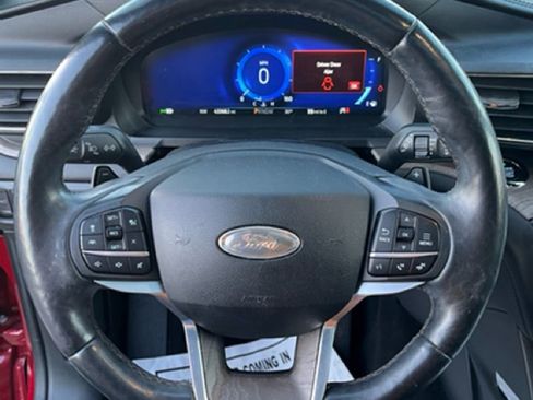 Used 2020 Ford Explorer Platinum w/ Premium Technology Package image 20