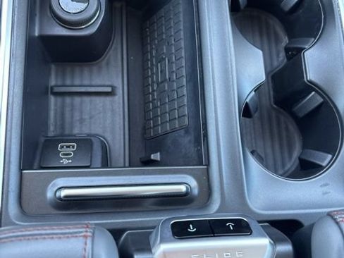 Used 2025 Ford Expedition Active AWD/4WD image 19