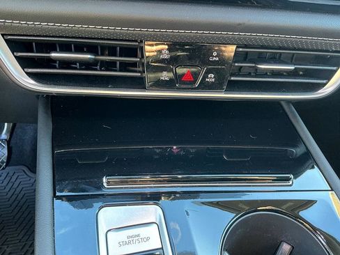 Used 2024 Volkswagen Atlas SE image 17