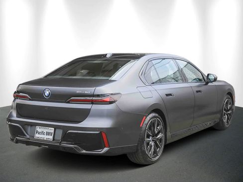 Used 2025 BMW i7 eDrive50 w/ M Sport Package image 6