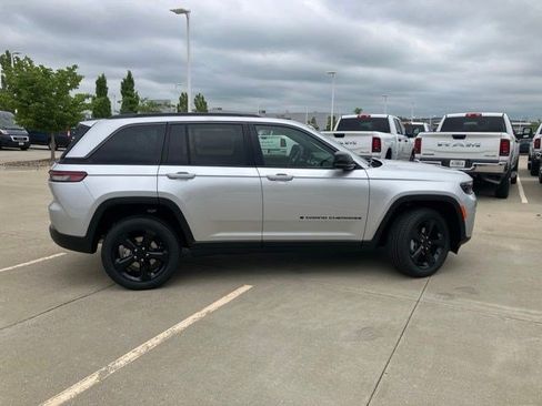 New 2026 Jeep Grand Cherokee Limited w/ Limited Altitude Package AWD/4WD image 5
