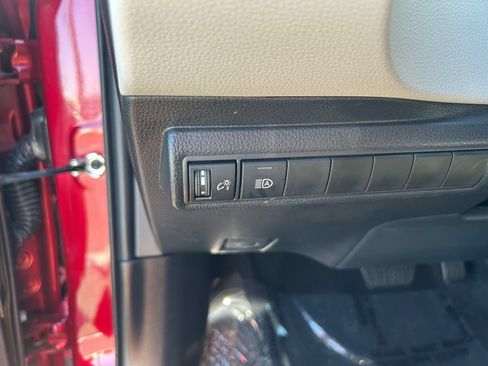 Used 2025 Toyota Corolla LE FWD image 27