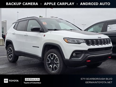 Used 2025 Jeep Compass Trailhawk AWD/4WD image 1