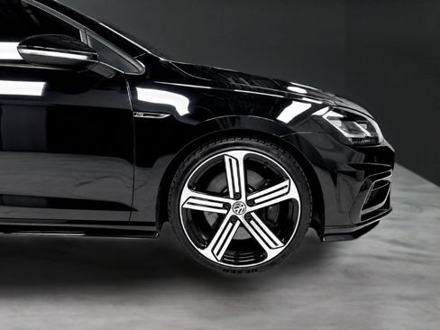 Used 2018 Volkswagen Golf R 4-Door AWD/4WD image 11