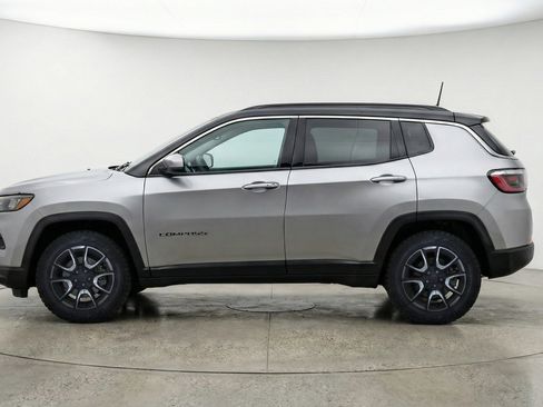 Used 2025 Jeep Compass Trailhawk AWD/4WD image 5