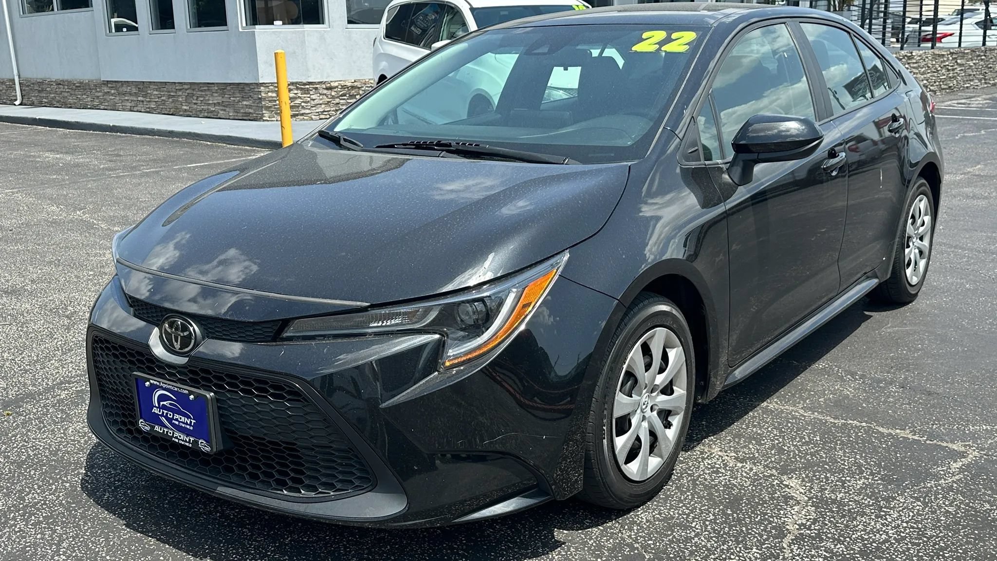 Used 2022 Toyota Corolla LE FWD image 1