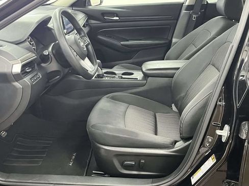 Used 2025 Nissan Altima 2.5 SV FWD image 14