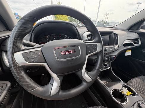 Used 2024 GMC Terrain SLE w/ Driver Convenience Package FWD image 9